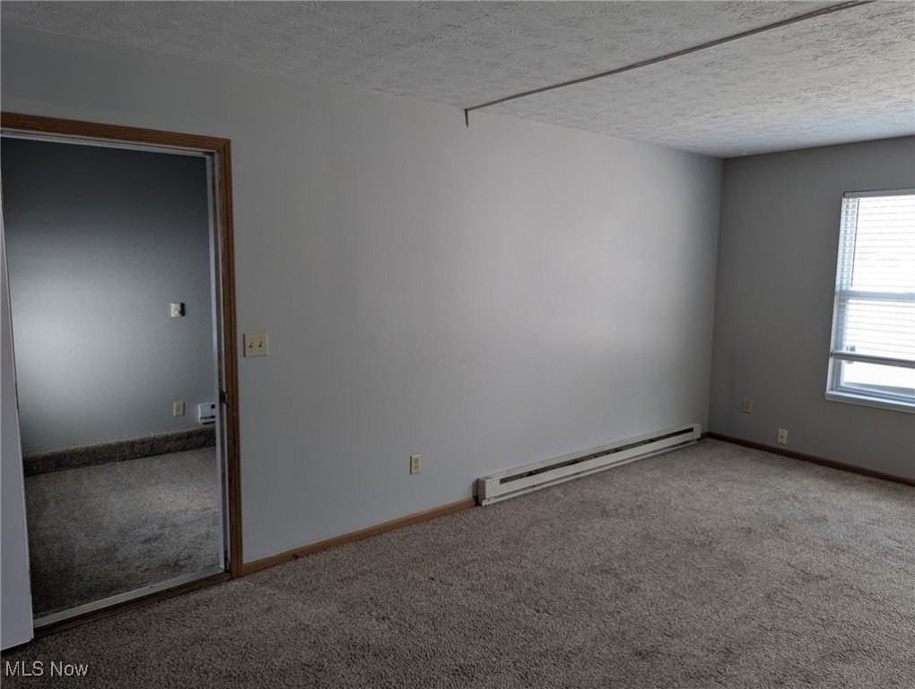 1588 E Summit St - Photo 3 of 22