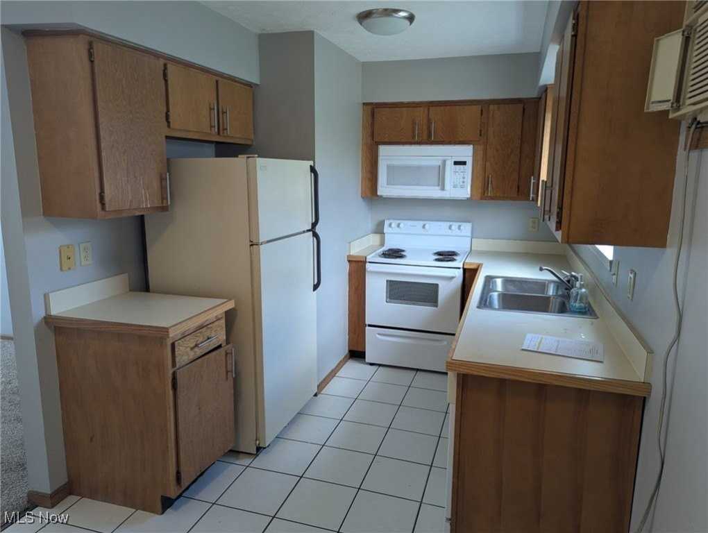 1588 E Summit St - Photo 6 of 22