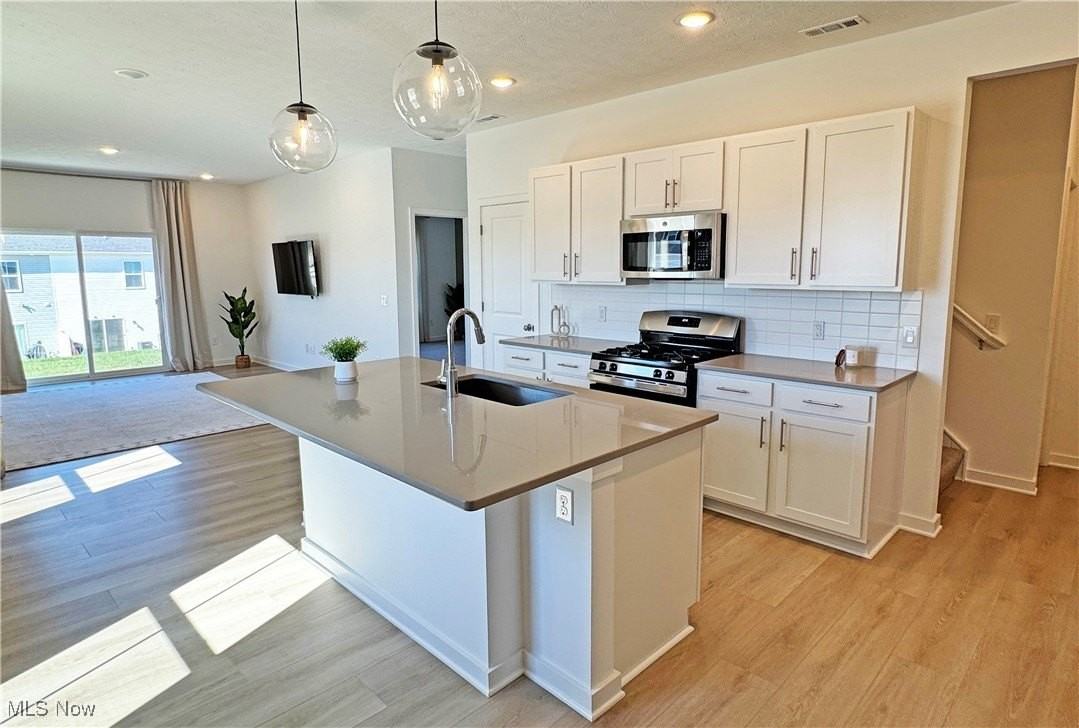 411 Honeycrisp Dr Ne - Photo 3 of 23