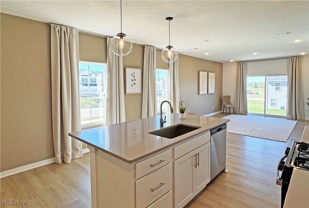 411 Honeycrisp Dr Ne - Photo 4 of 23