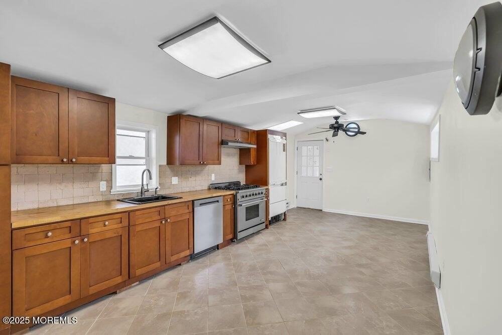 7 Gravelly Point Rd - Photo 3 of 14