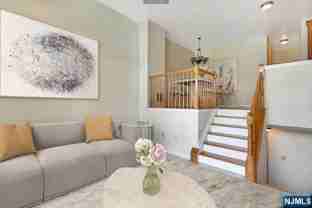 268 Roslyn Ct - Photo 1 of 1