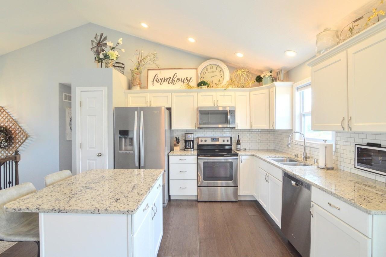 226 Veneto Dr - Photo 4 of 47