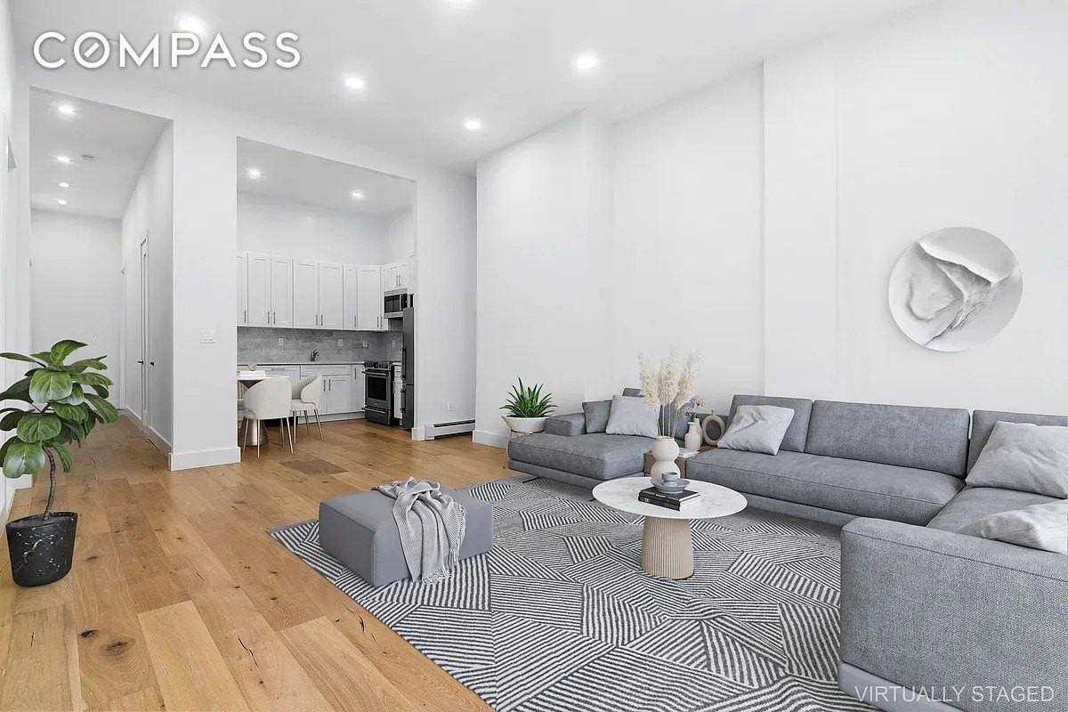 309 Henry St - Photo 3 of 10