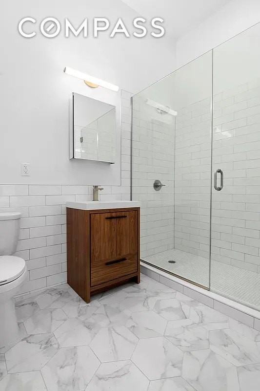 309 Henry St - Photo 7 of 10