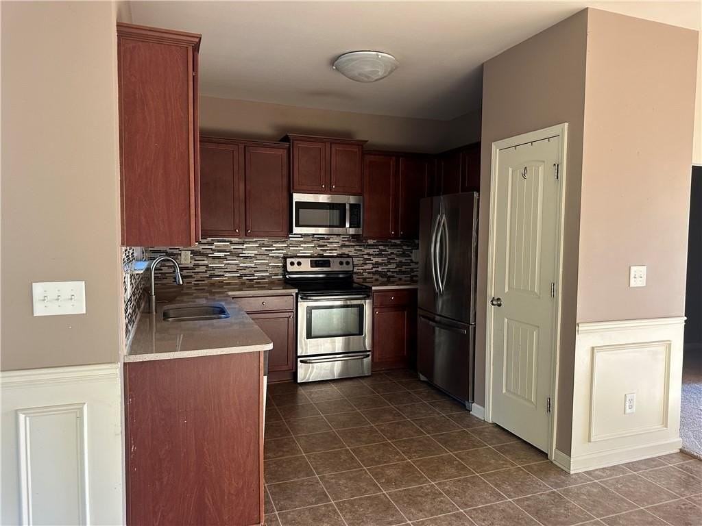 17 Churchhill Dr - Photo 4 of 22