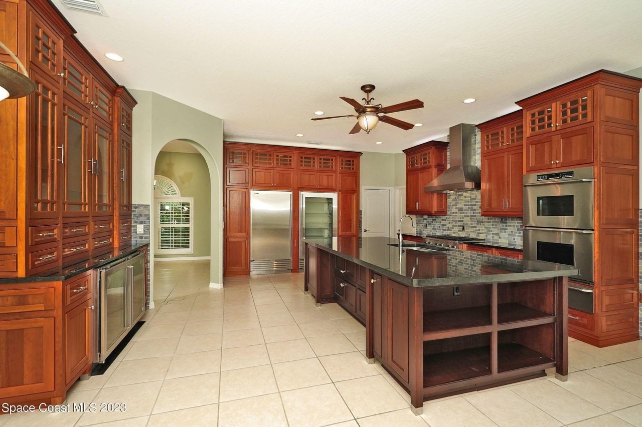 1521 Wilmington Dr - Photo 3 of 24