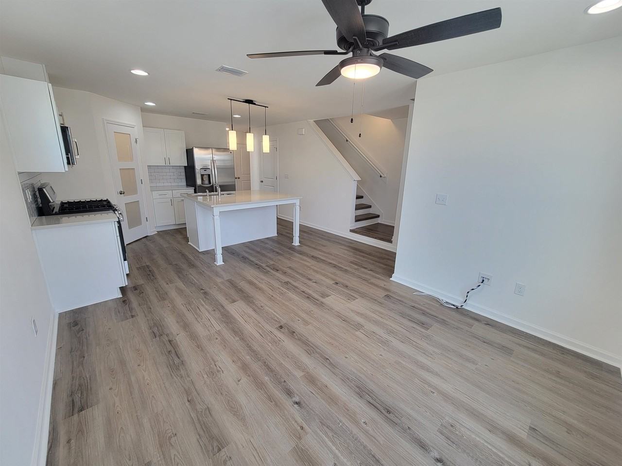 1367 Landon Hills Dr - Photo 3 of 22