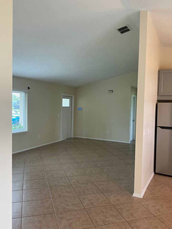 1487 Sw Leisure Ln - Photo 3 of 10