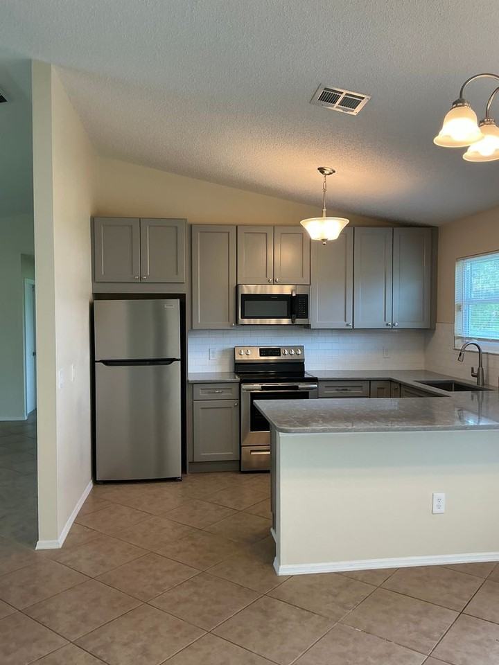 1487 Sw Leisure Ln - Photo 4 of 10