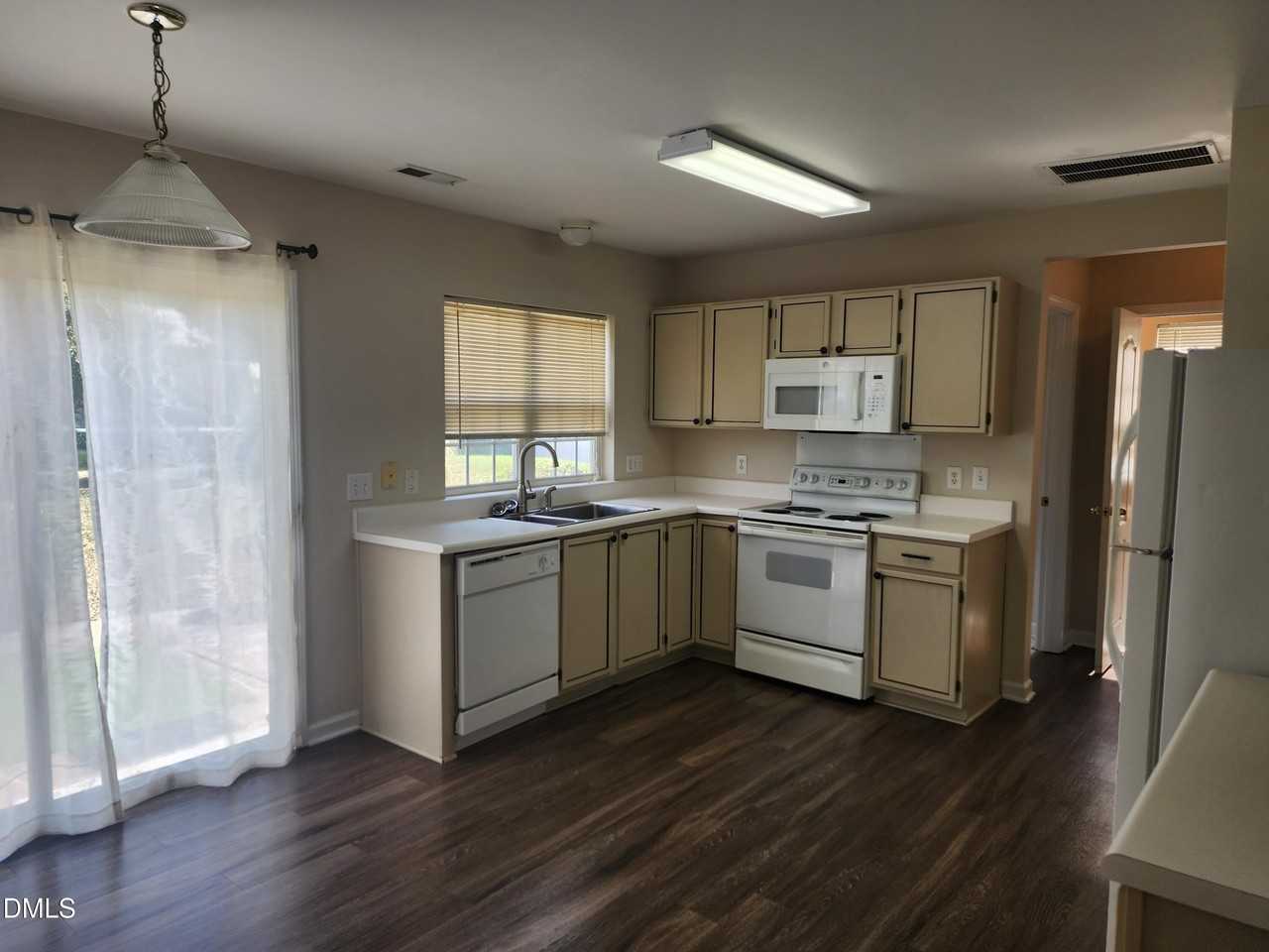 4820 Loganshire Ln - Photo 2 of 17