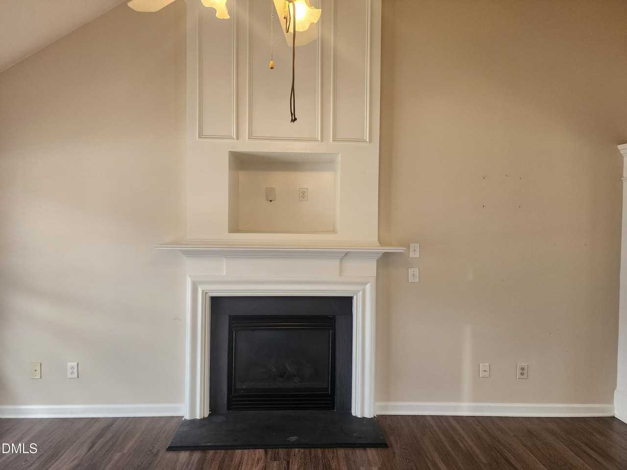 4820 Loganshire Ln - Photo 7 of 17