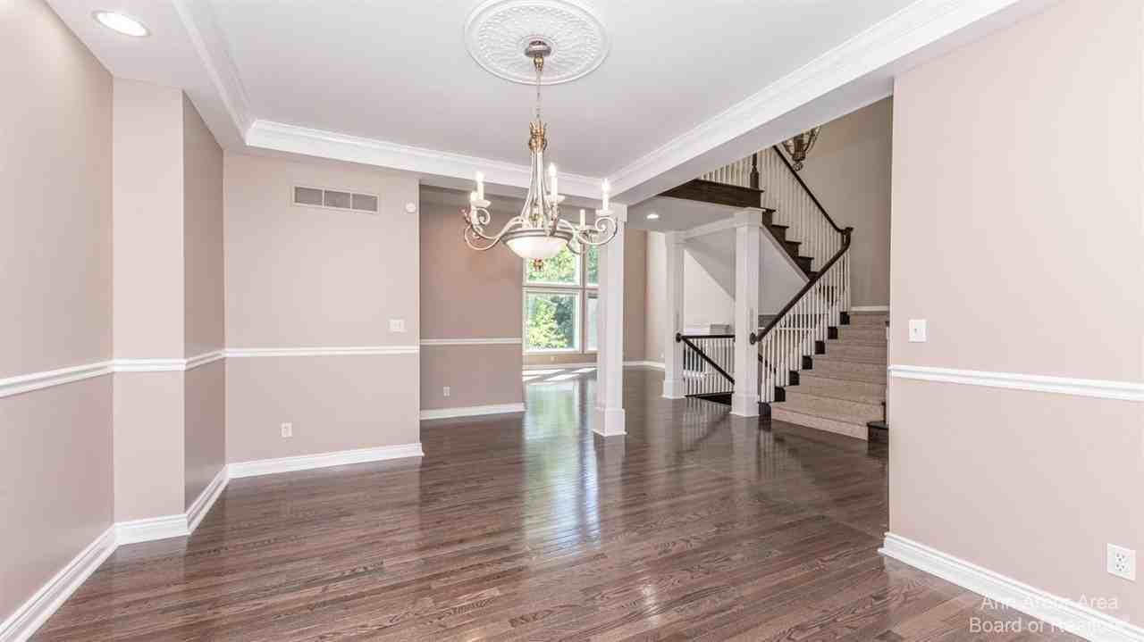 1819 Brookview Dr - Photo 5 of 45