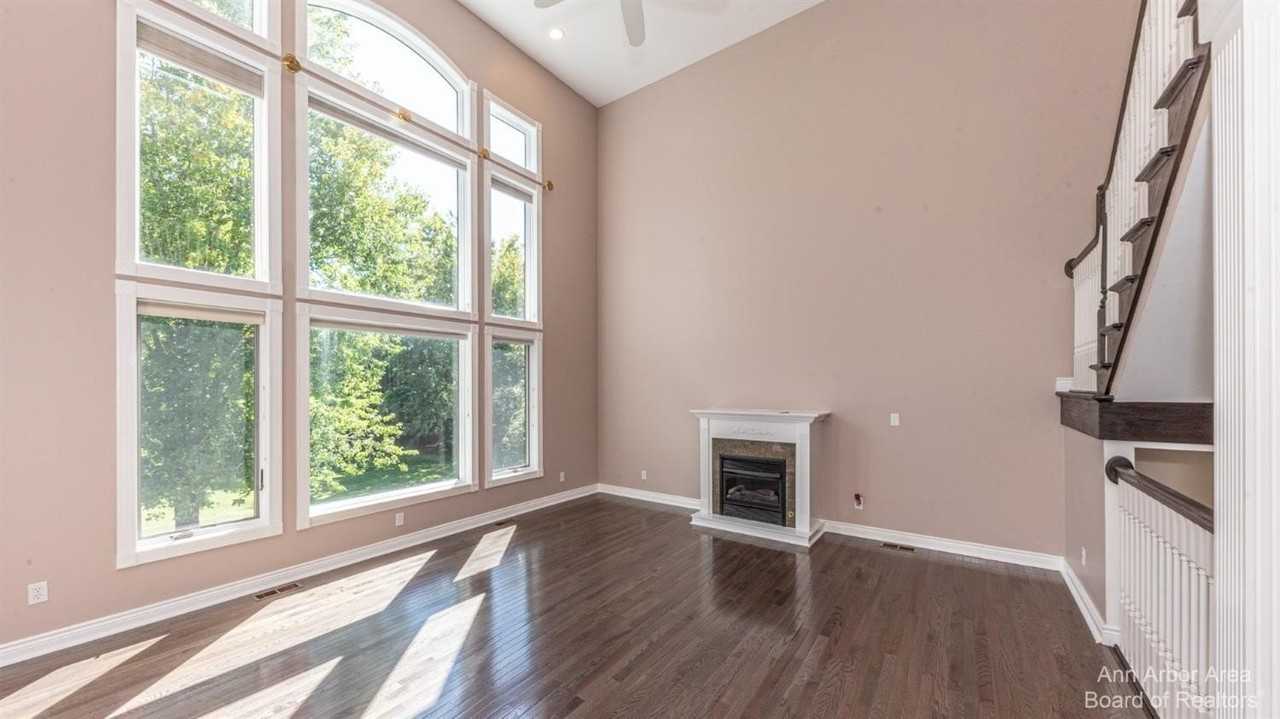 1819 Brookview Dr - Photo 7 of 45