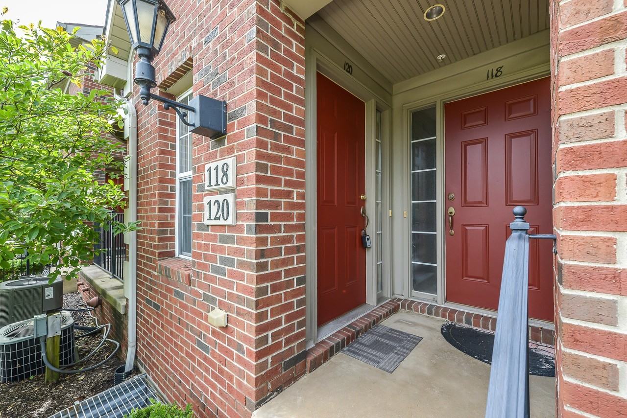 120 W Oakbrook Dr - Photo 2 of 34