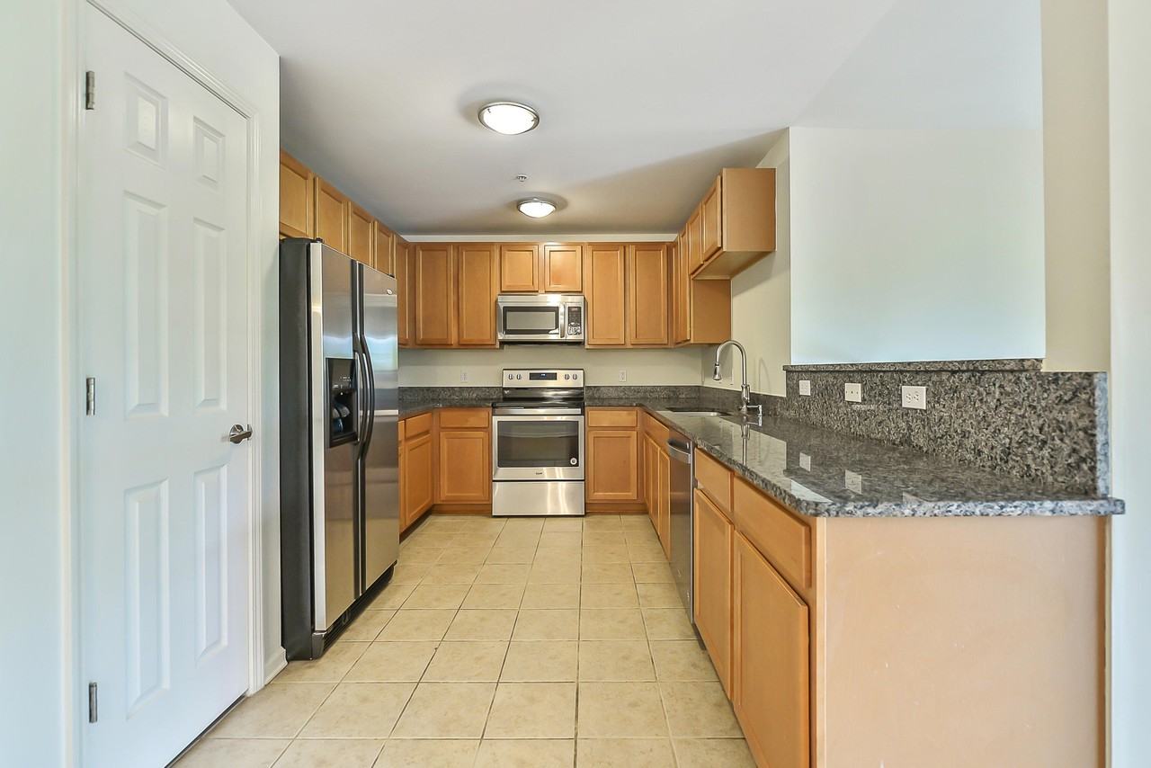 120 W Oakbrook Dr - Photo 7 of 34