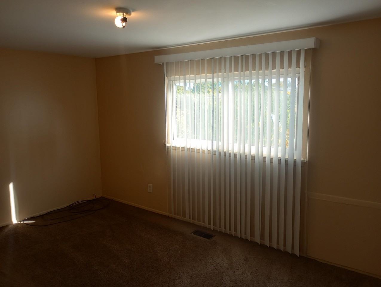 29228 Marshall St - Photo 5 of 14