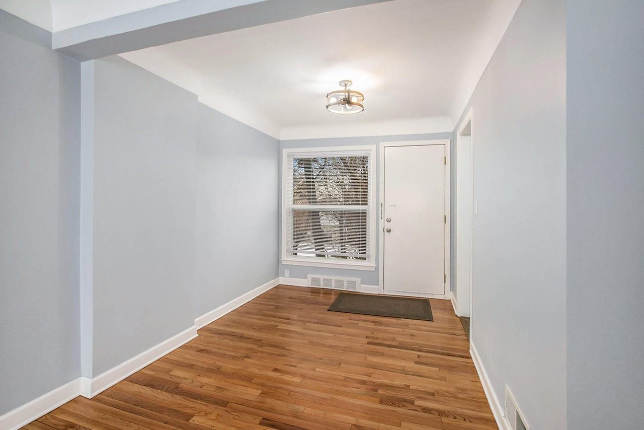 521 Snyder Ave - Photo 3 of 18