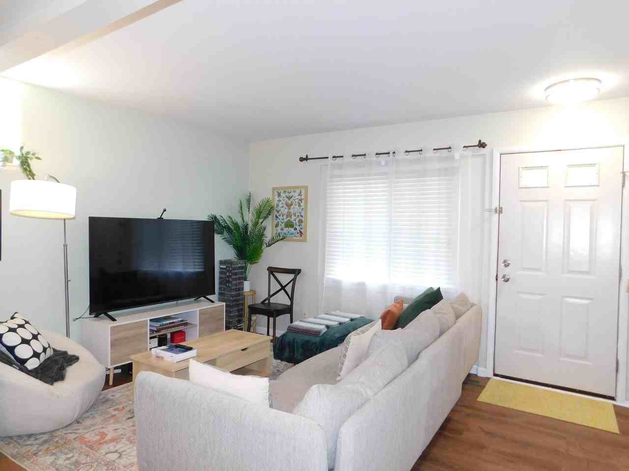 543 Long Shore Dr Apt B #B - Photo 2 of 17