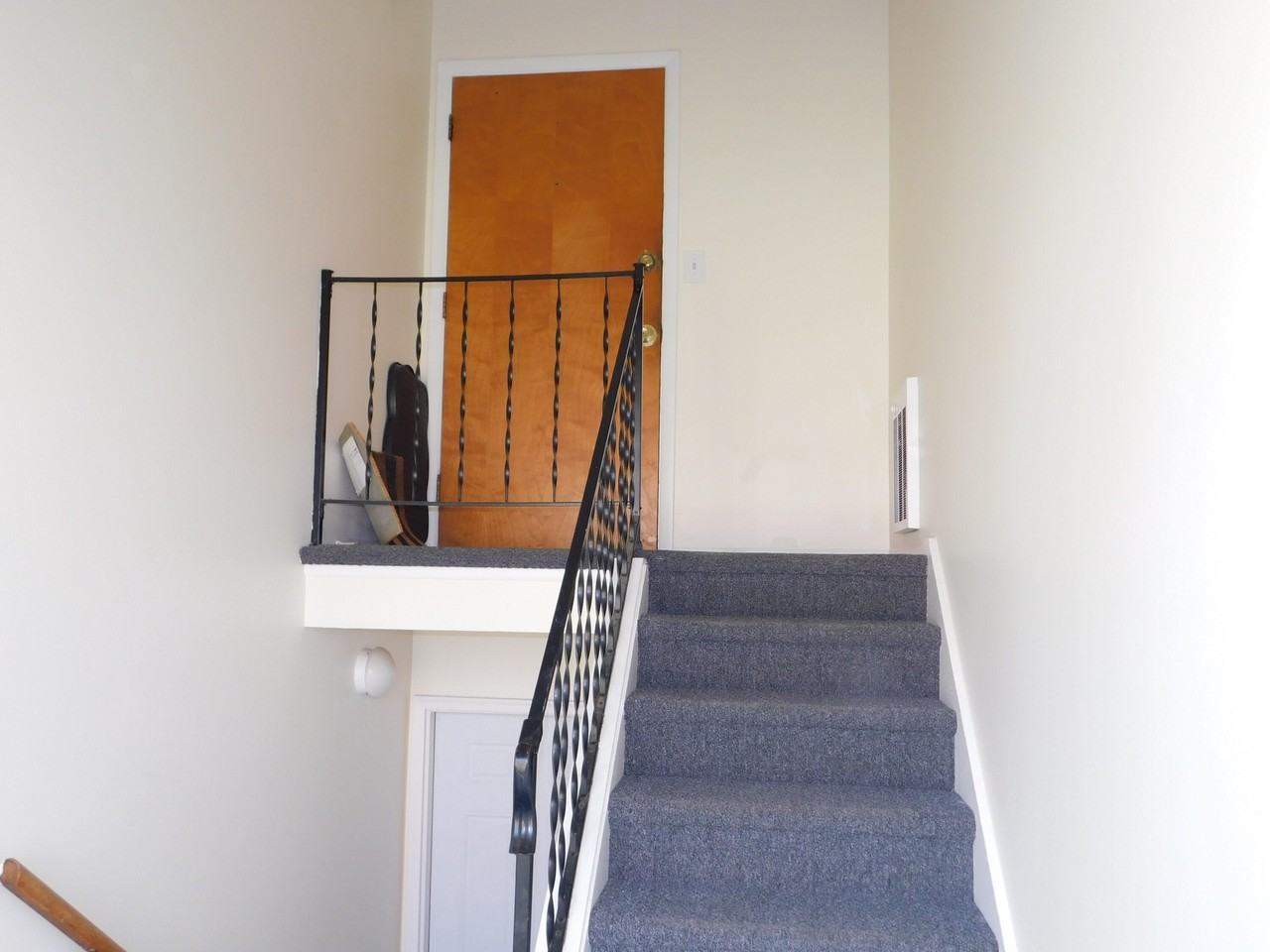 253 Brookridge Ct - Photo 2 of 9