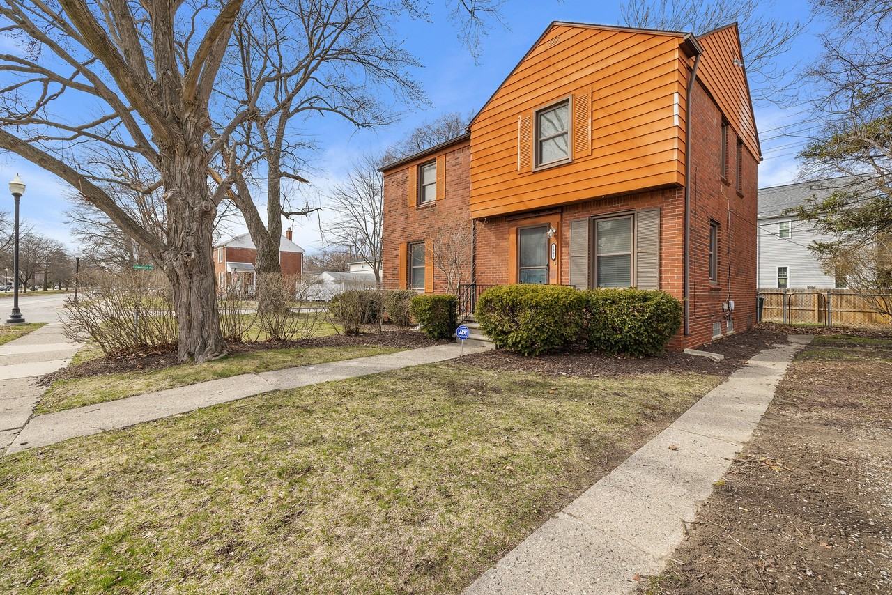 1501 E 4th St - Photo 4 of 28