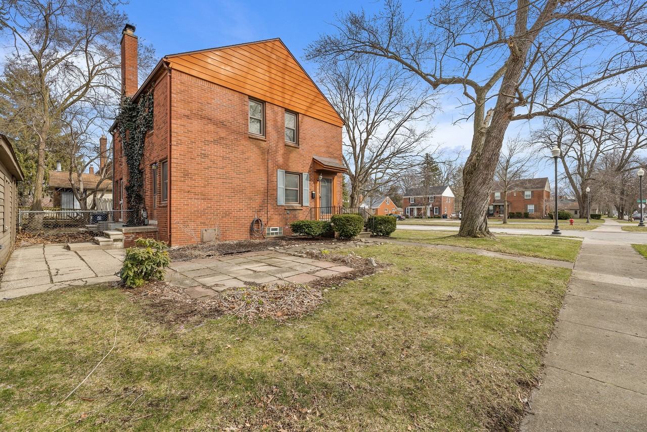 1501 E 4th St - Photo 6 of 28