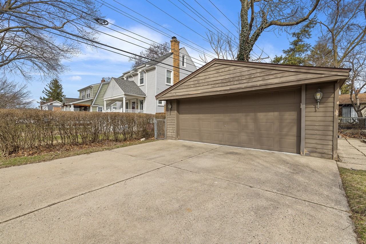 1501 E 4th St - Photo 7 of 28