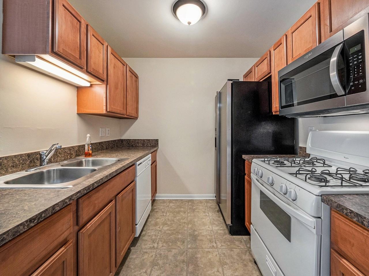 1112 Addington Ln - Photo 6 of 25