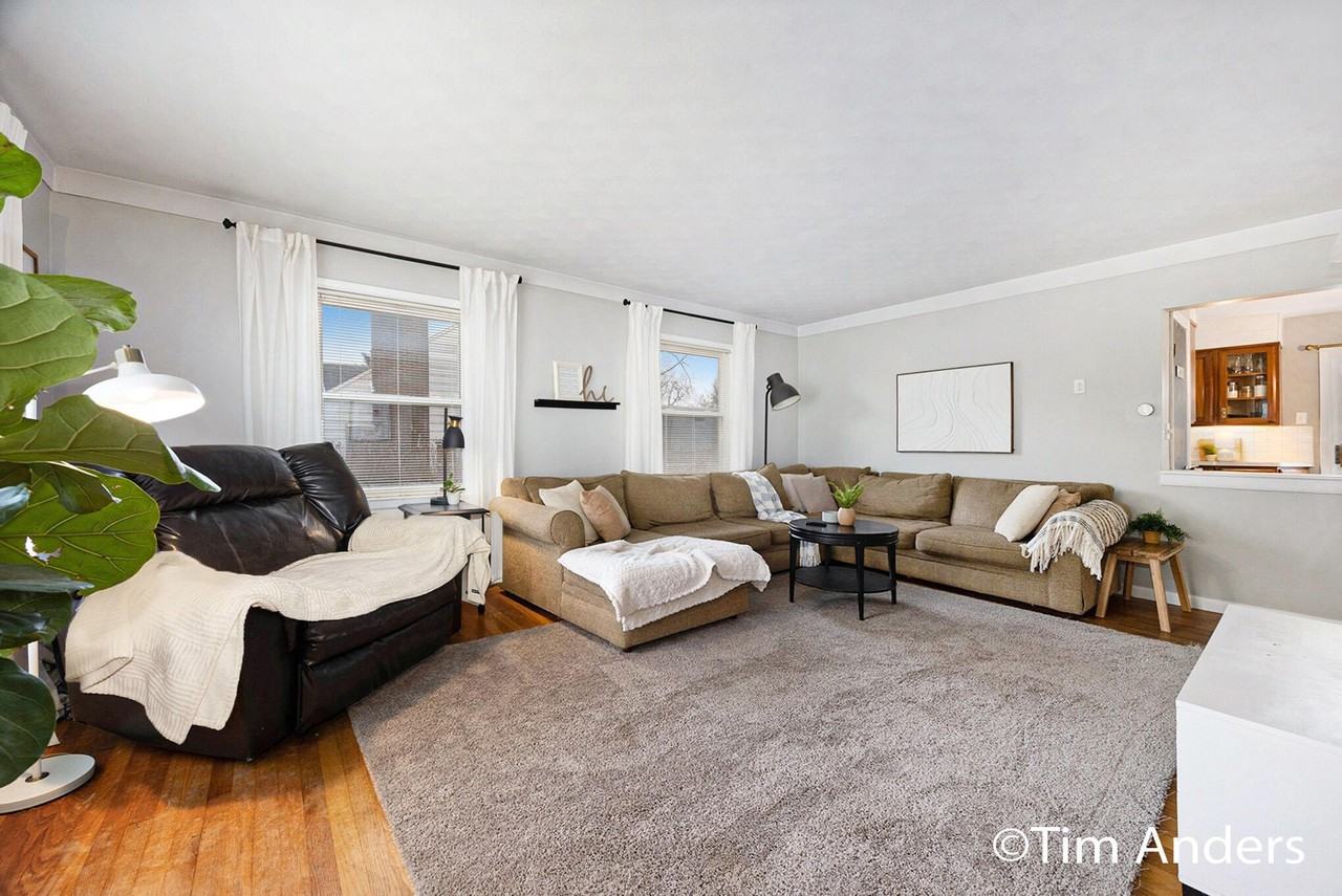 2427 Sinclair Ave Ne - Photo 4 of 22