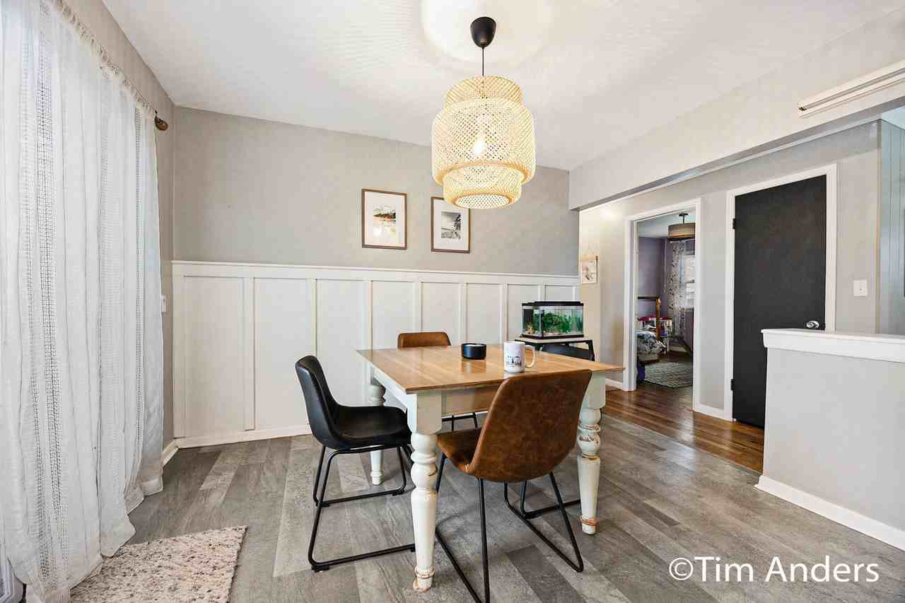 2427 Sinclair Ave Ne - Photo 6 of 22