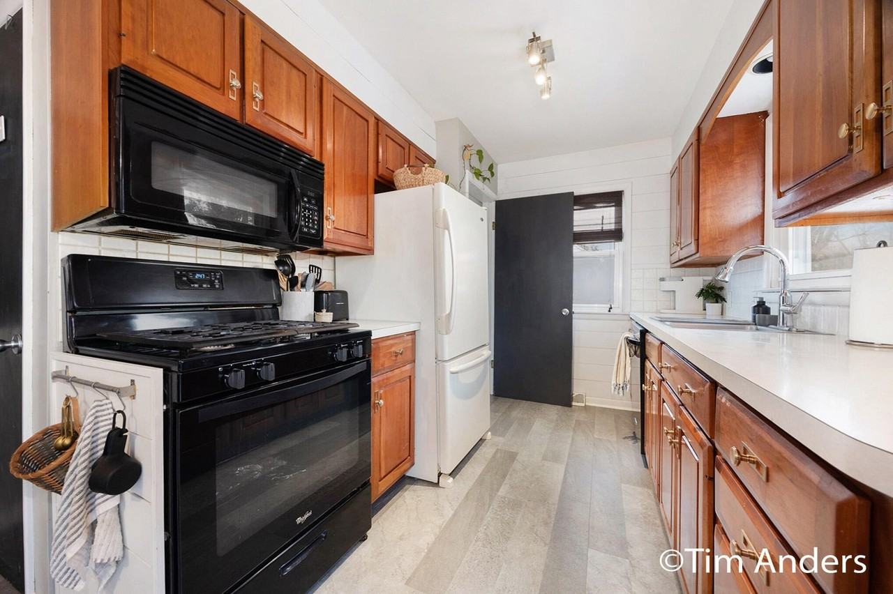 2427 Sinclair Ave Ne - Photo 7 of 22