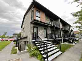 featured image of 296 Boul D'Amsterdam