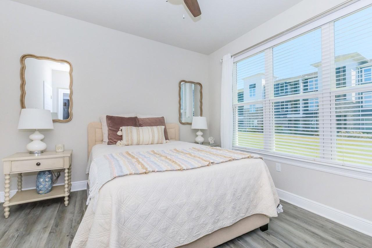 Windsor at Manhattan - Photo 6 of 50