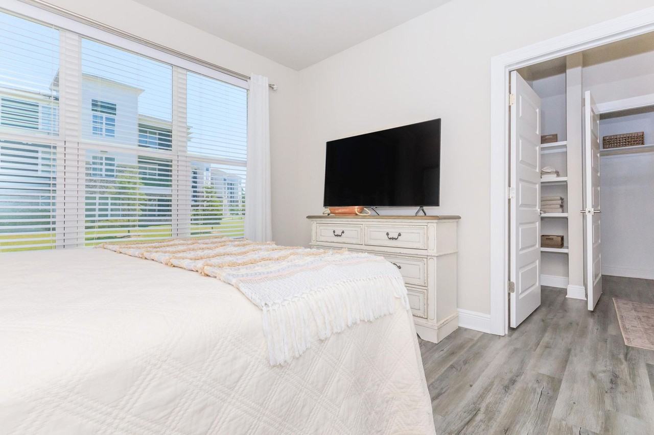 Windsor at Manhattan - Photo 7 of 50