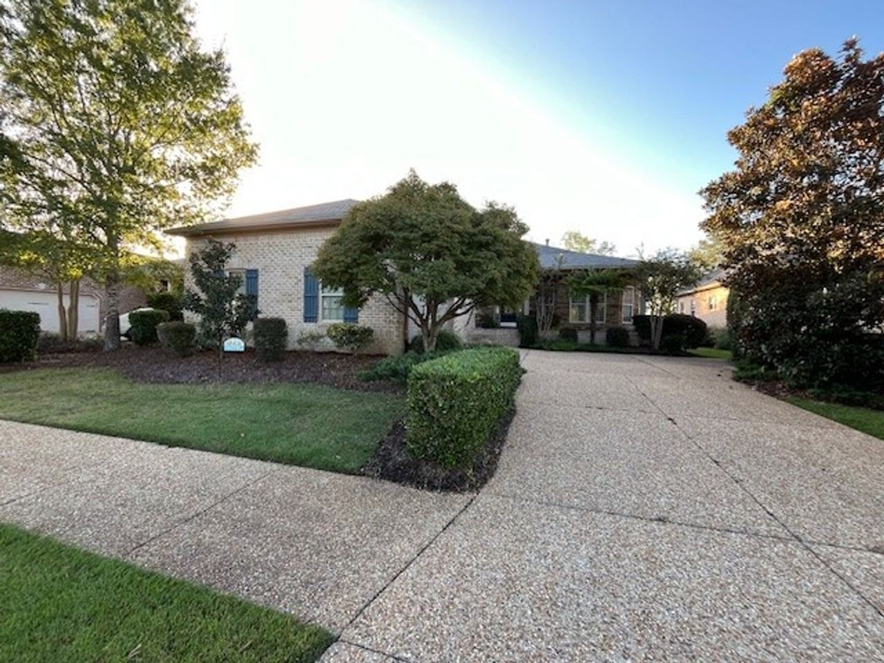 2485 Belshaw Dr - Photo 2 of 50