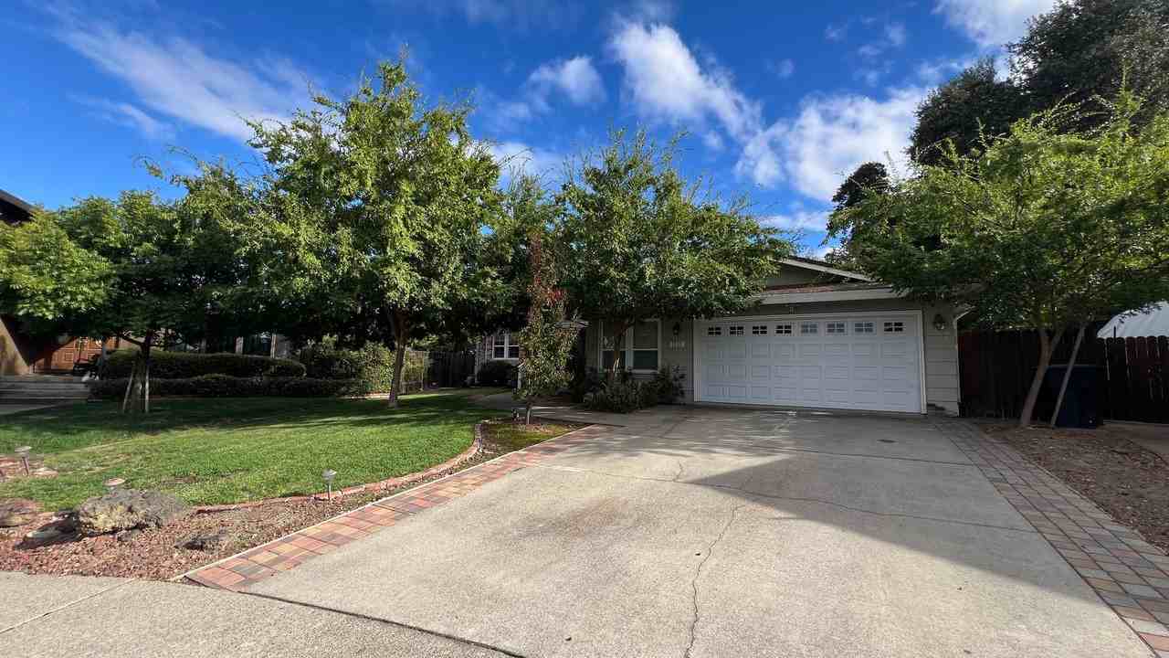 1111 Wanda Lee Ct - Photo 2 of 47