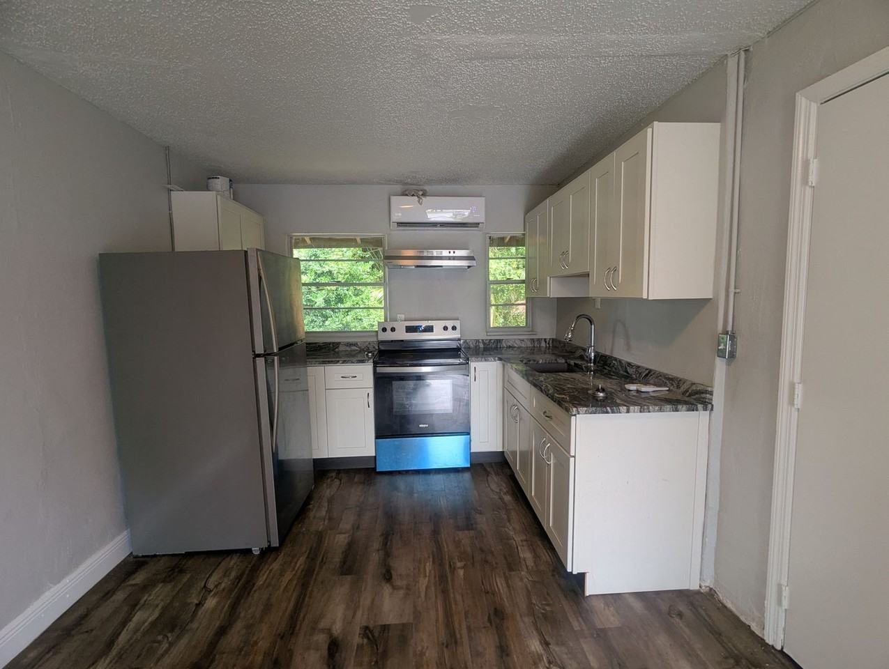 16214 Wallace St - Photo 2 of 8