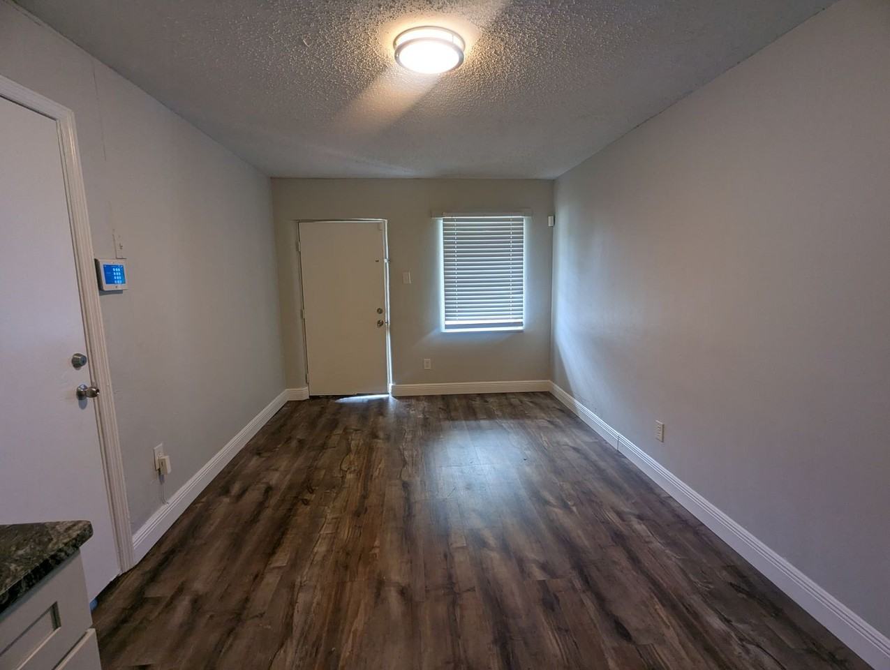 16214 Wallace St - Photo 3 of 8