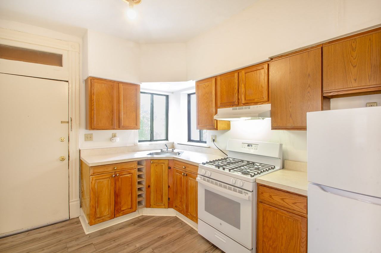 405 Peebles St - Photo 2 of 9