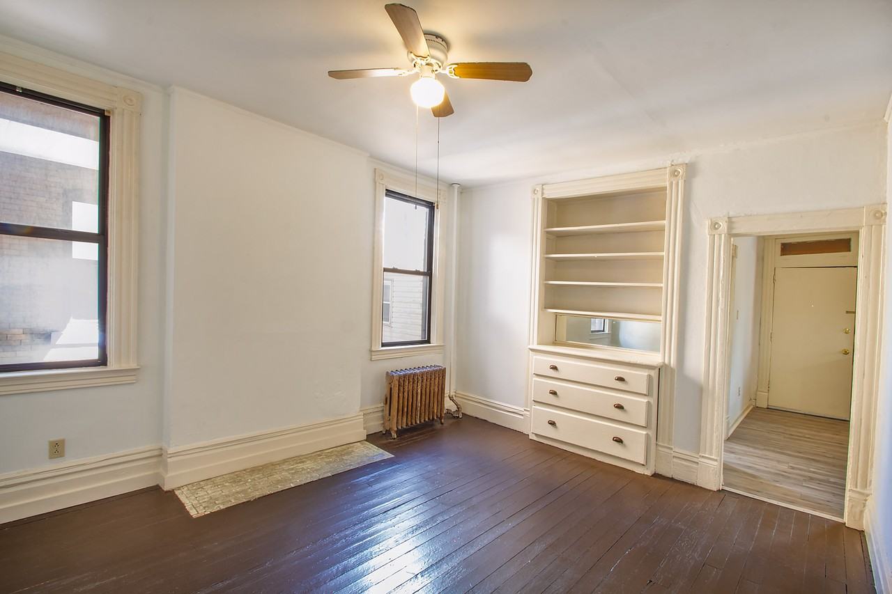 405 Peebles St - Photo 4 of 9