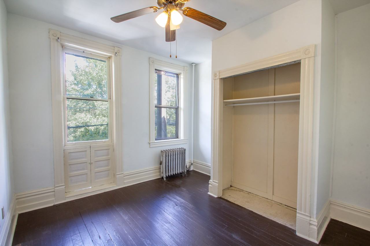 405 Peebles St - Photo 3 of 9