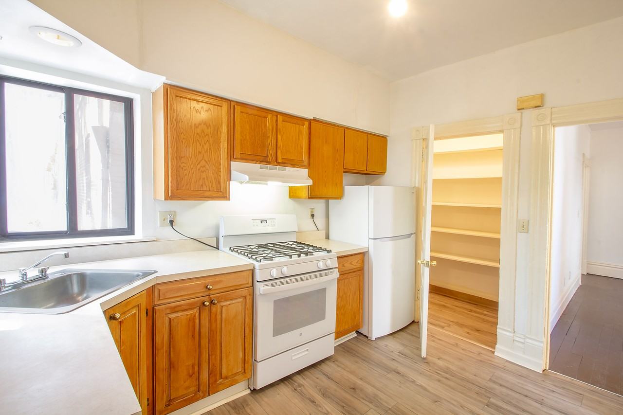 405 Peebles St - Photo 5 of 9