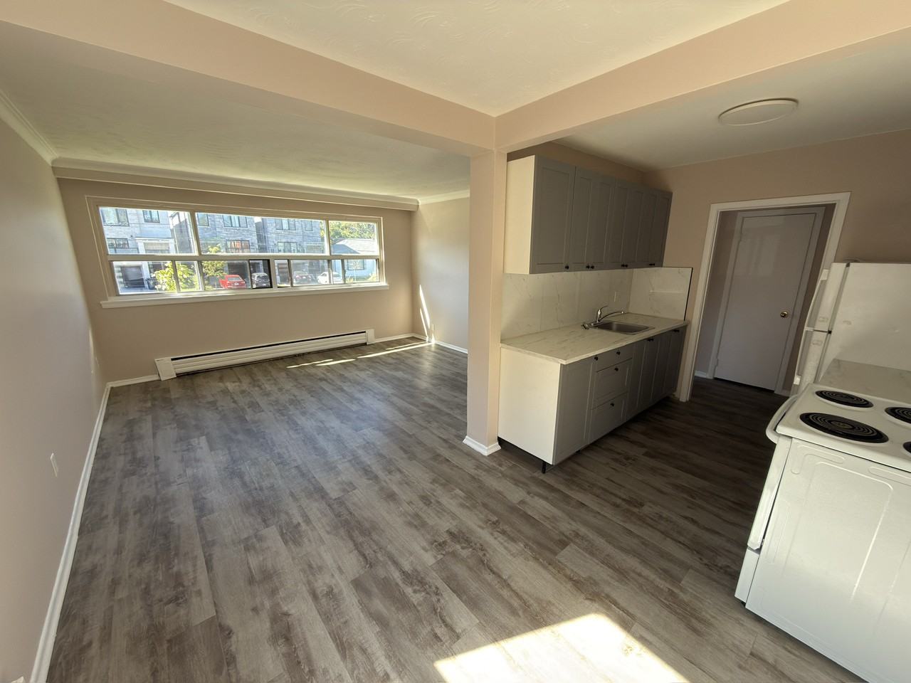 419 Pharmacy Ave - Photo 2 of 8