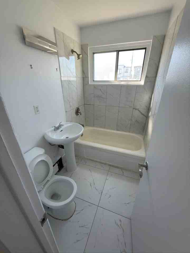 419 Pharmacy Ave - Photo 6 of 8