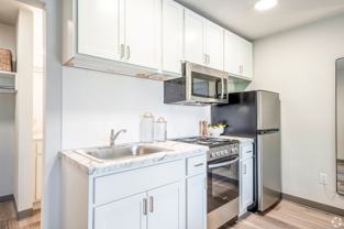 Sandburg Studios – 1st Month FREE - Photo 1 of 1