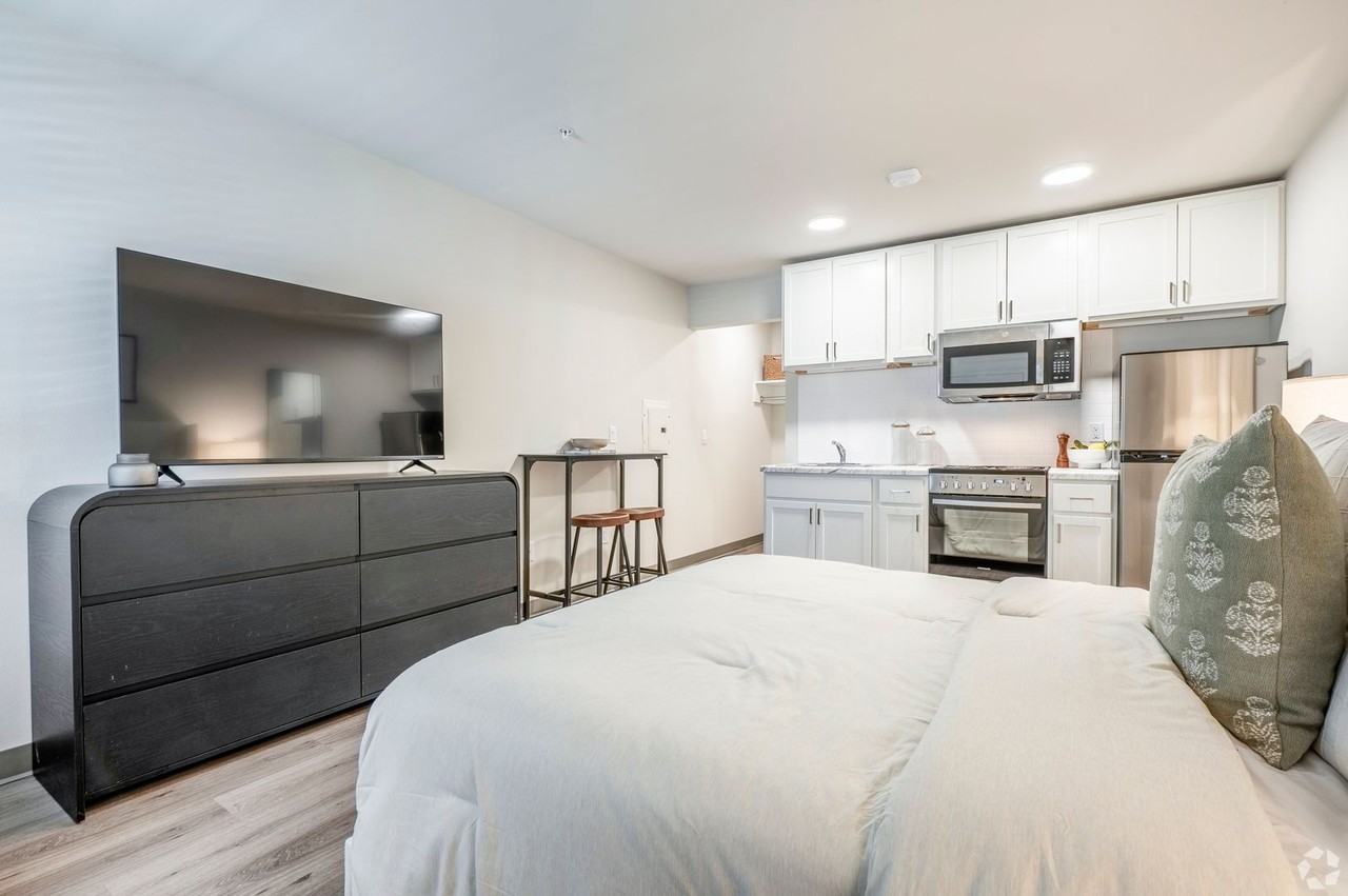 Sandburg Studios | $500 Move - Photo 7 of 23