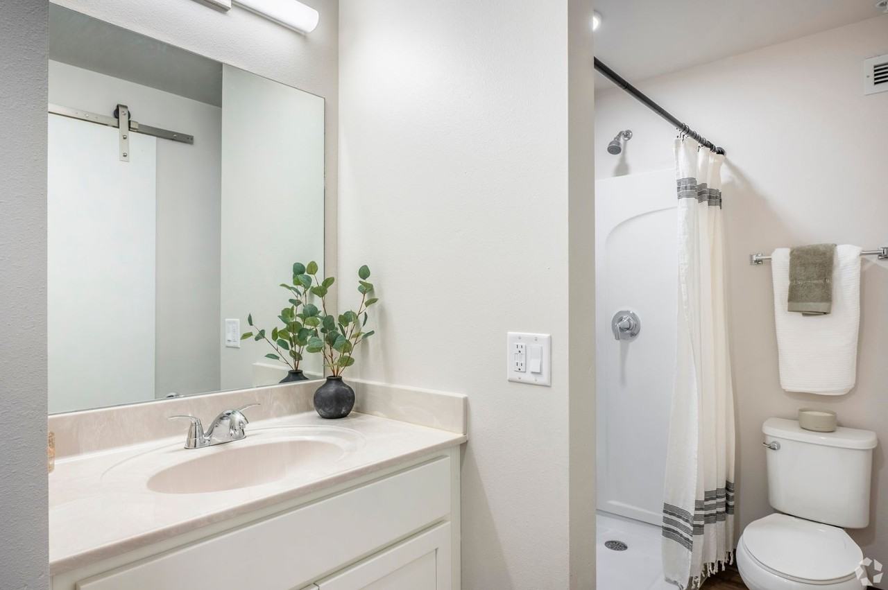 Sandburg Studios | $500 Move - Photo 3 of 5
