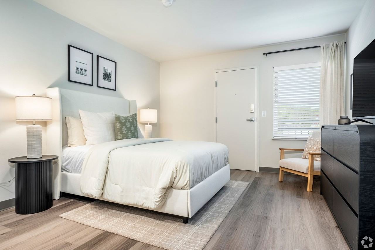Sandburg Studios | $500 Move - Photo 4 of 5