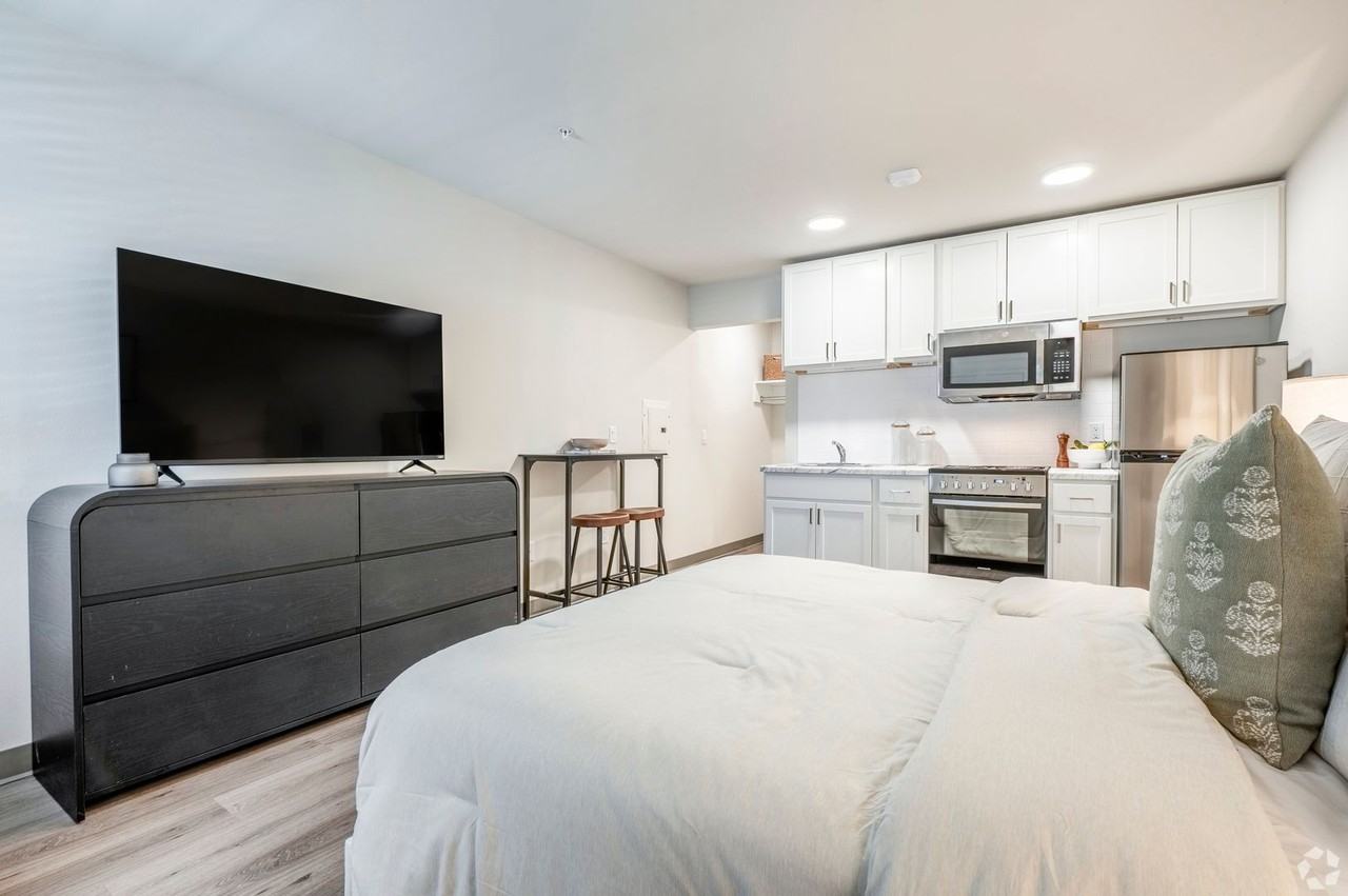 Sandburg Studios | $500 Move - Photo 5 of 5