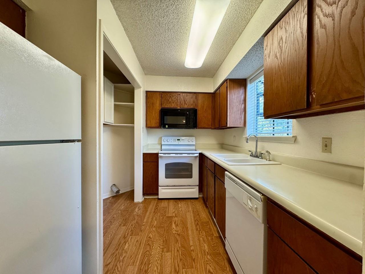 4307 Lake Shore Villa Dr - Photo 3 of 10